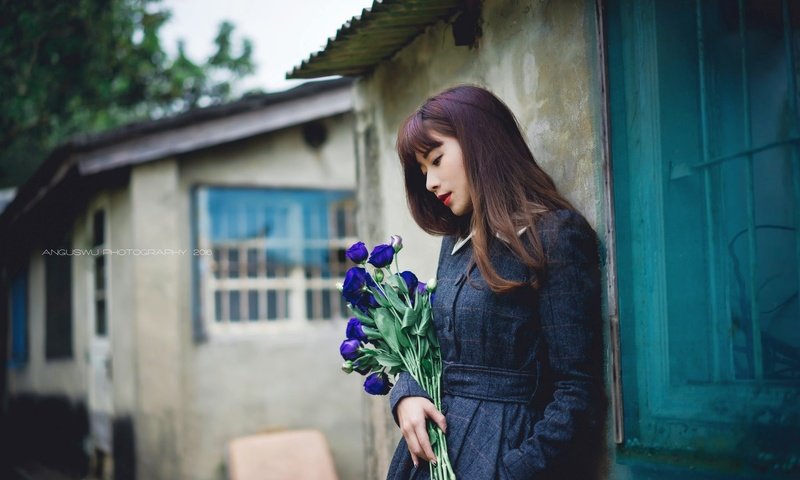 Обои цветы, девушка, город, азиатка, flowers, girl, the city, asian разрешение 2048x1365 Загрузить