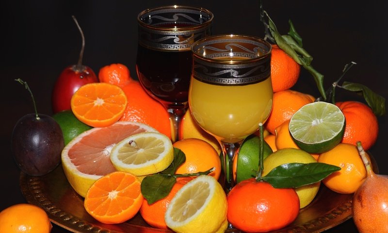 Обои лимон, апельсин, лайм, бокалы, мандарин, цитрусы, сок, lemon, orange, lime, glasses, mandarin, citrus, juice разрешение 1920x1252 Загрузить