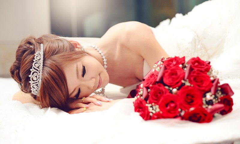 Обои цветы, девушка, букет, азиатка, невеста, лежа, свадебный, тиара, flowers, girl, bouquet, asian, the bride, lying, wedding, tiara разрешение 4256x2832 Загрузить