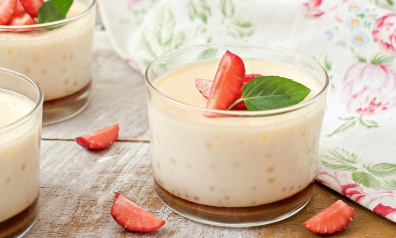 Обои клубника, стакан, десерт, желе, панна кота, strawberry, glass, dessert, jelly, panna cat разрешение 2400x1590 Загрузить