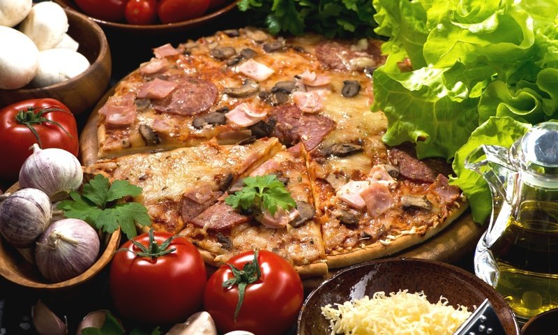 Обои грибы, сыр, масло, помидоры, пицца, салат, чеснок, ветчина, mushrooms, cheese, oil, tomatoes, pizza, salad, garlic, ham разрешение 2048x1367 Загрузить