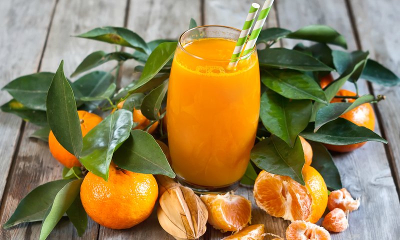 Обои фрукты, стакан, мандарины, цитрусы, сок, фреш, fruit, glass, tangerines, citrus, juice, fresh разрешение 2400x1706 Загрузить
