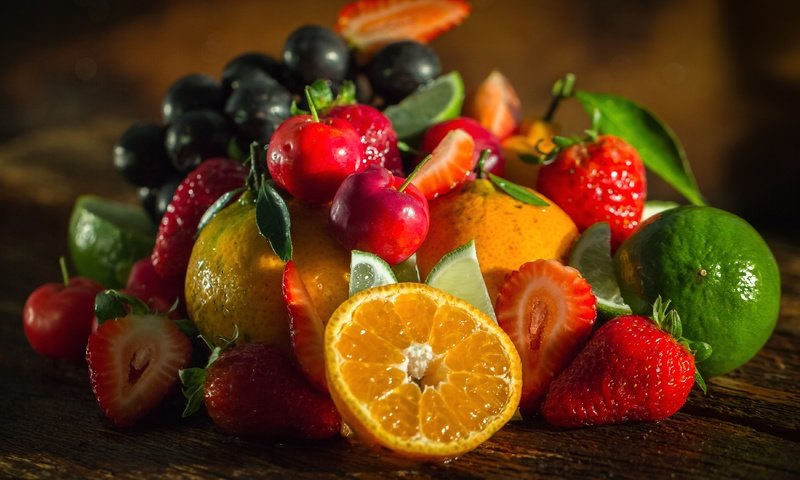 Обои виноград, фрукты, клубника, лимон, ягоды, вишня, апельсин, лайм, grapes, fruit, strawberry, lemon, berries, cherry, orange, lime разрешение 3700x2375 Загрузить