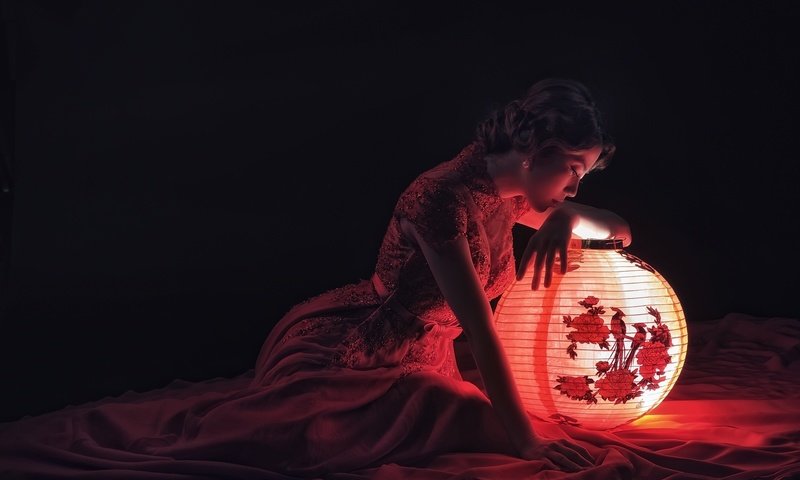 Обои свет, поза, фонарь, азиатка, размышления, light, pose, lantern, asian, reflections разрешение 2048x1365 Загрузить