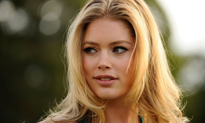 Обои блондинка, портрет, блики, модель, красотка, doutzen kroes, боке, victorias secret angel, blonde, portrait, glare, model, beauty, bokeh разрешение 3000x1997 Загрузить