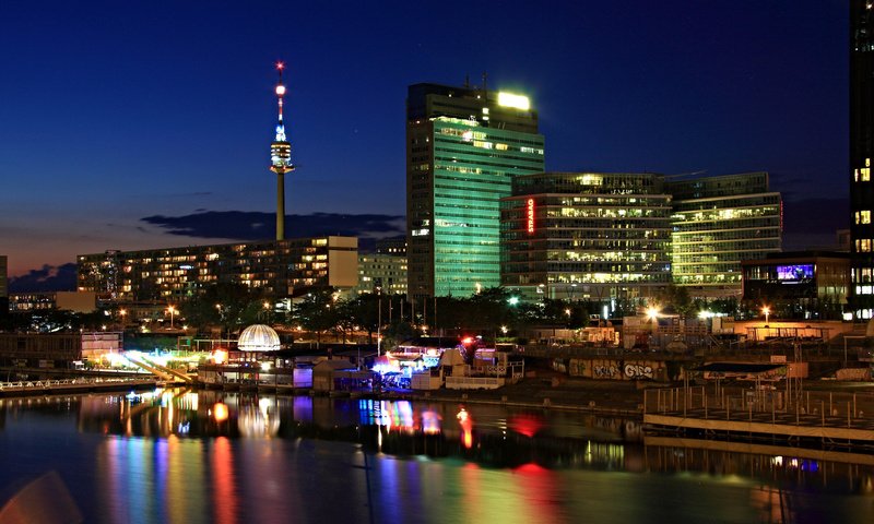 Обои ночь, фонари, огни, река, австрия, здания, вена, night, lights, river, austria, building, vienna разрешение 2494x1663 Загрузить