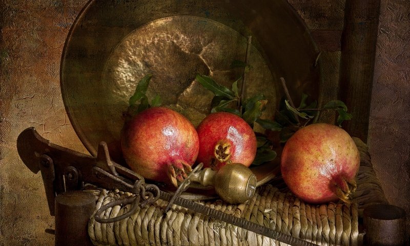 Обои текстура, фрукты, плоды, медь, натюрморт, гранат, таз, texture, fruit, copper, still life, garnet, taz разрешение 1920x1218 Загрузить