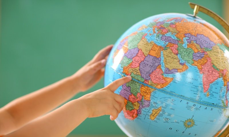 Обои мир, карта, руки, глобус, the world, map, hands, globe разрешение 4600x3067 Загрузить