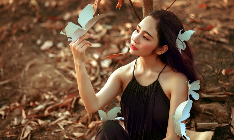 Обои девушка, взгляд, бабочки, азиатка, girl, look, butterfly, asian разрешение 2560x1600 Загрузить