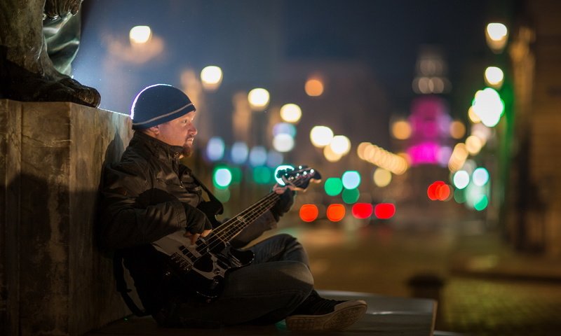 Обои гитара, человек, улица, guitar, people, street разрешение 2047x1317 Загрузить