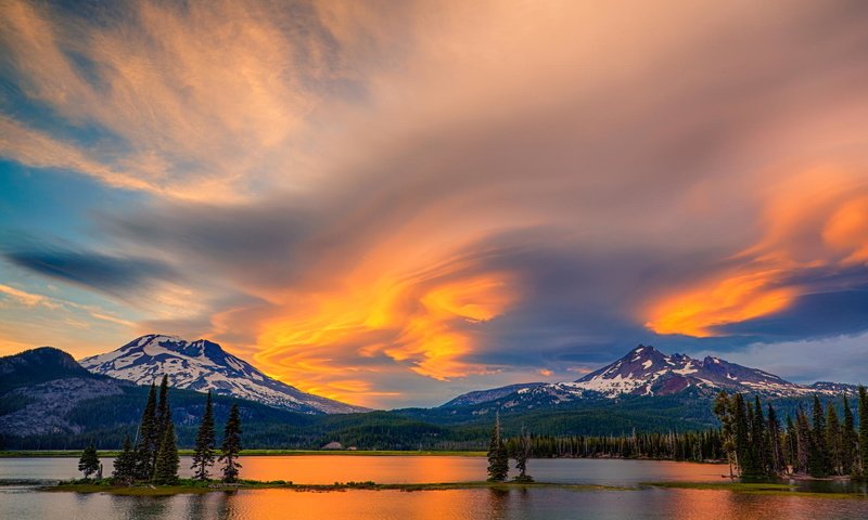 Обои небо, деревья, озеро, горы, закат, пейзаж, the sky, trees, lake, mountains, sunset, landscape разрешение 2048x1365 Загрузить