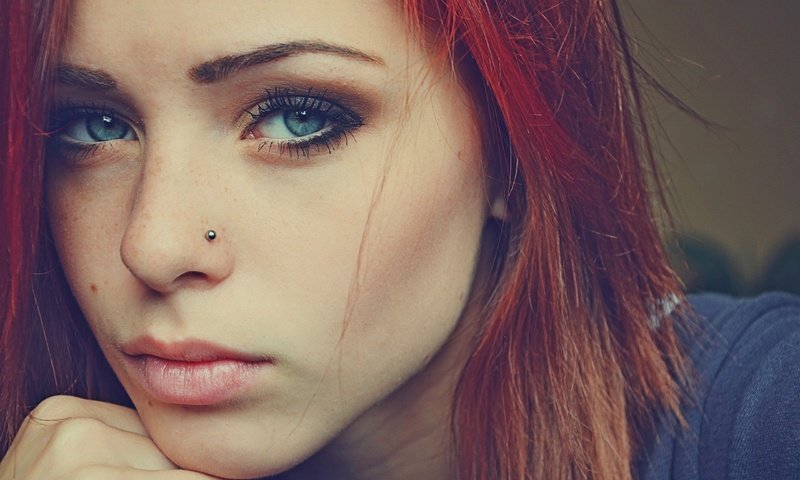 Обои девушка, рыжая, лицо, макияж, пирсинг, girl, red, face, makeup, piercing разрешение 2560x1600 Загрузить