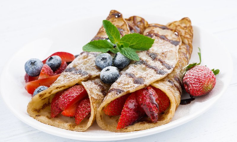 Обои мята, клубника, ягоды, шоколад, блинчики, голубика, mint, strawberry, berries, chocolate, pancakes, blueberries разрешение 2048x1367 Загрузить