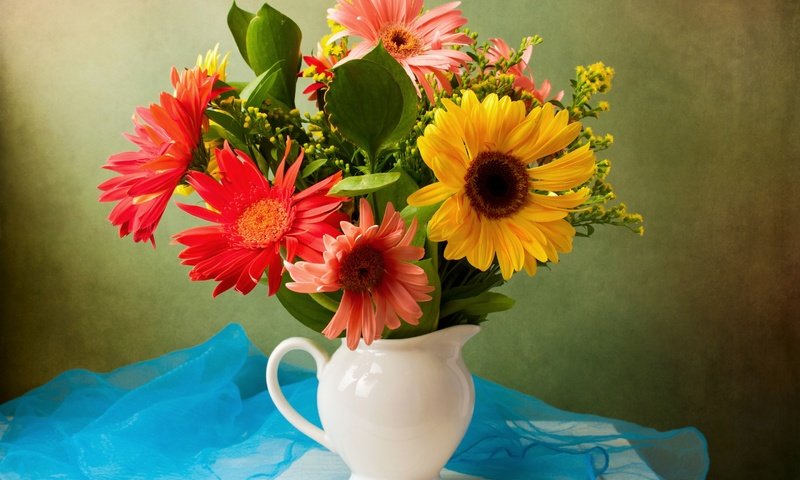 Обои букет, ваза, герберы, gerberas, bouquet, vase, gerbera разрешение 2880x2131 Загрузить