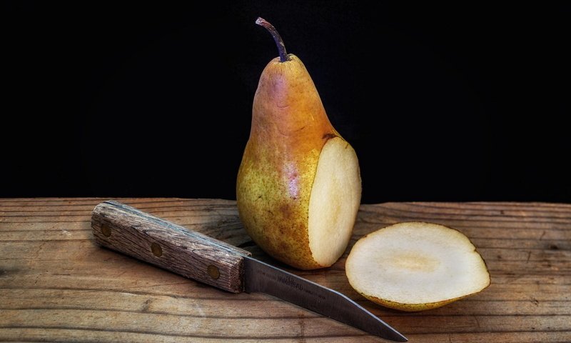 Обои фрукты, стол, нож, груша, fruit, table, knife, pear разрешение 1920x1200 Загрузить