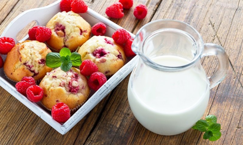 Обои малина, ягоды, молоко, выпечка, варенье, кексы, baking, капкейк, молока, raspberry, berries, milk, cakes, jam, cupcakes, cupcake разрешение 2880x1920 Загрузить