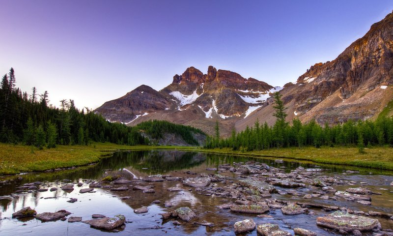 Обои вечер, река, горы, камни, ели, канада, the evening, river, mountains, stones, ate, canada разрешение 2560x1600 Загрузить