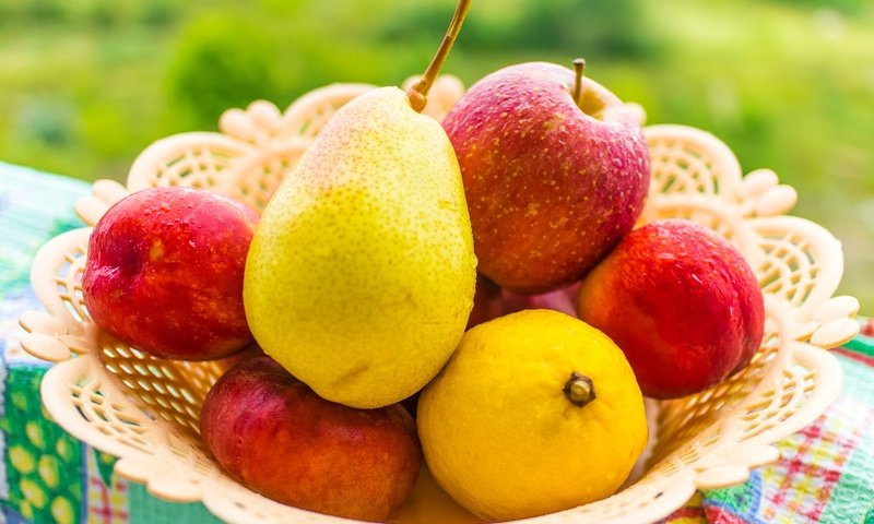 Обои фрукты, лимон, яблоко, персик, груша, fruit, lemon, apple, peach, pear разрешение 2300x1491 Загрузить