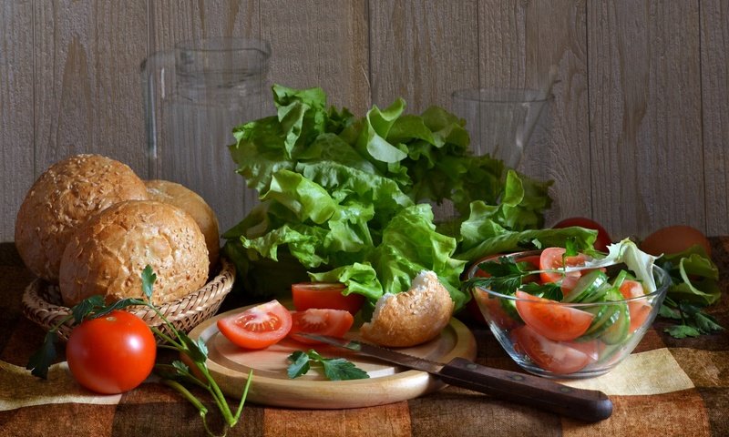 Обои хлеб, овощи, помидоры, салат, bread, vegetables, tomatoes, salad разрешение 2400x1537 Загрузить