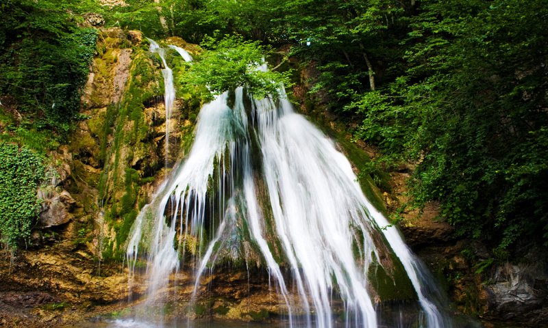 Обои деревья, камни, лес, скала, водопад, хорватия, plitvice lakes national park, trees, stones, forest, rock, waterfall, croatia разрешение 2900x2420 Загрузить