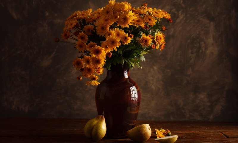 Обои цветы, фон, фрукты, ваза, натюрморт, груши, flowers, background, fruit, vase, still life, pear разрешение 2048x1280 Загрузить