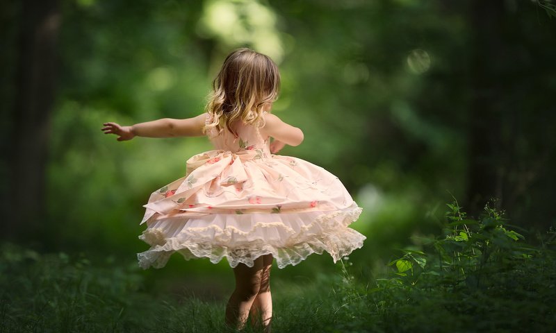 Обои природа, настроение, платье, девочка, танец, nature, mood, dress, girl, dance разрешение 2048x1365 Загрузить