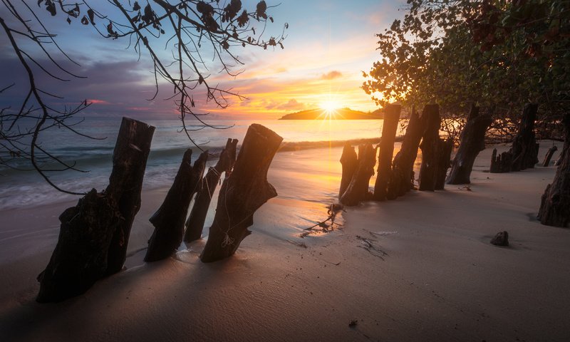 Обои природа, забор, берег, закат, пейзаж, море, утро, песок, пляж, nature, the fence, shore, sunset, landscape, sea, morning, sand, beach разрешение 3000x1924 Загрузить