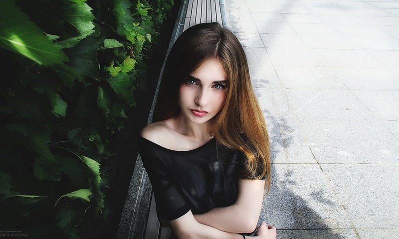 Обои глаза, девушка, парк, взгляд, модель, волосы, eyes, girl, park, look, model, hair разрешение 2880x1620 Загрузить