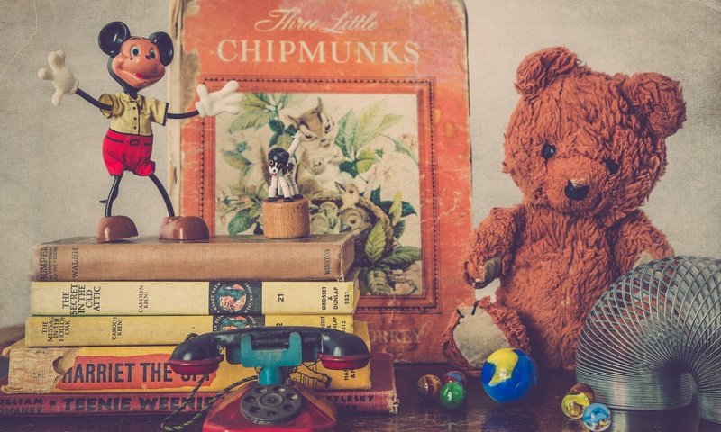 Обои книги, игрушки, детство, микки маус, плюшевый мишка, books, toys, childhood, mickey mouse, teddy bear разрешение 2048x1365 Загрузить