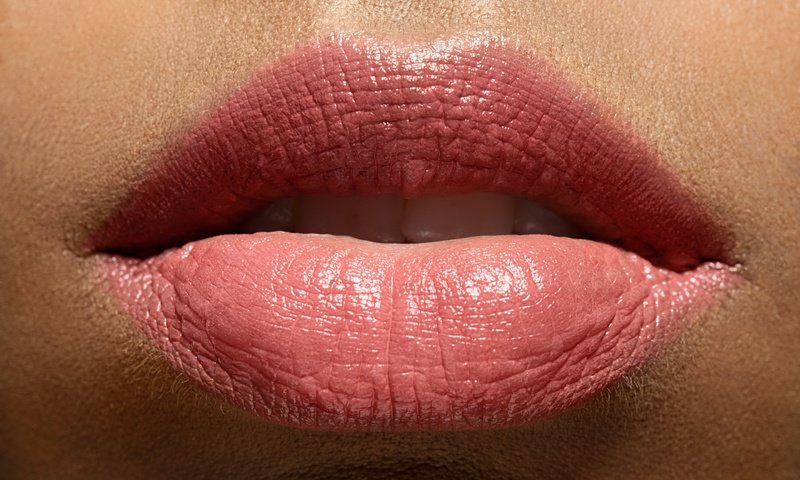 Обои девушка, губы, лицо, женщина, крупным планом, грим, розовая помада, girl, lips, face, woman, closeup, makeup, pink lipstick разрешение 2880x1920 Загрузить