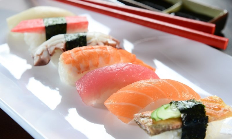 Обои рыба, суши, роллы, японская кухня, fish, sushi, rolls, japanese cuisine разрешение 2880x1922 Загрузить