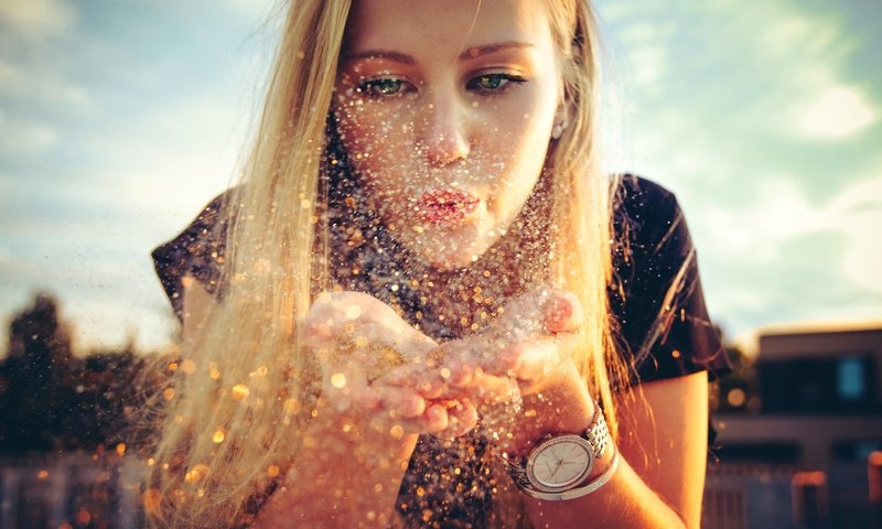 Обои девушка, konfetti, портрет, песок, часы, модель, волосы, лицо, губки, girl, portrait, sand, watch, model, hair, face, sponge разрешение 2048x1166 Загрузить