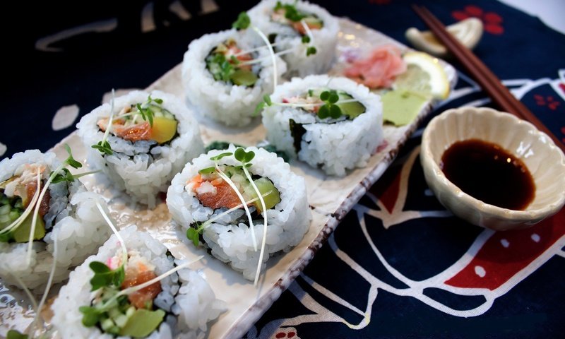 Обои зелень, морепродукты, япония, японская кухня, рыба, огурец, краб, лосось, японии, рис, japan food, суси, суши, роллы, авокадо, avocado, greens, seafood, japan, japanese cuisine, fish, cucumber, crab, salmon, figure, susi, sushi, rolls разрешение 2048x1365 Загрузить