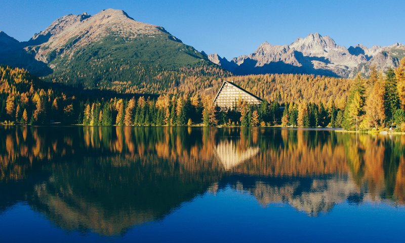 Обои озеро, горы, природа, лес, отражение, пейзаж, осень, aleksandra boguslawska, lake, mountains, nature, forest, reflection, landscape, autumn разрешение 3840x2400 Загрузить