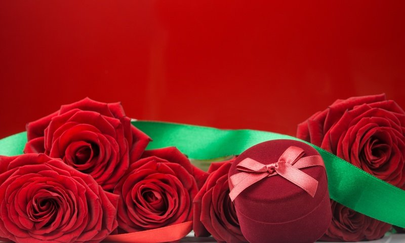 Обои розы, красные, букет, романтик, краcный,  цветы, коробочка, роз, roses, red, bouquet, romantic, flowers, box разрешение 2880x1920 Загрузить