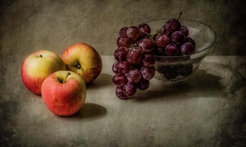 Обои макро, виноград, фрукты, яблоки, ваза, macro, grapes, fruit, apples, vase разрешение 2880x1908 Загрузить