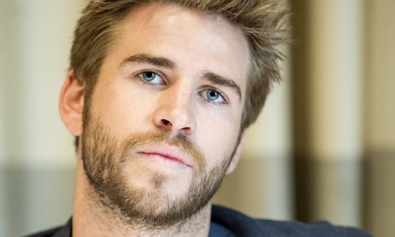 Обои лиам хемсворт, на пресс-конференции фильма голодные игры, liam hemsworth, at the press conference of the film the hunger games разрешение 4096x3828 Загрузить