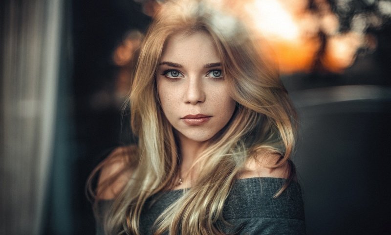 Обои девушка, блондинка, портрет, модель, лицо, стекло, стакан, girl, blonde, portrait, model, face, glass разрешение 1920x1280 Загрузить