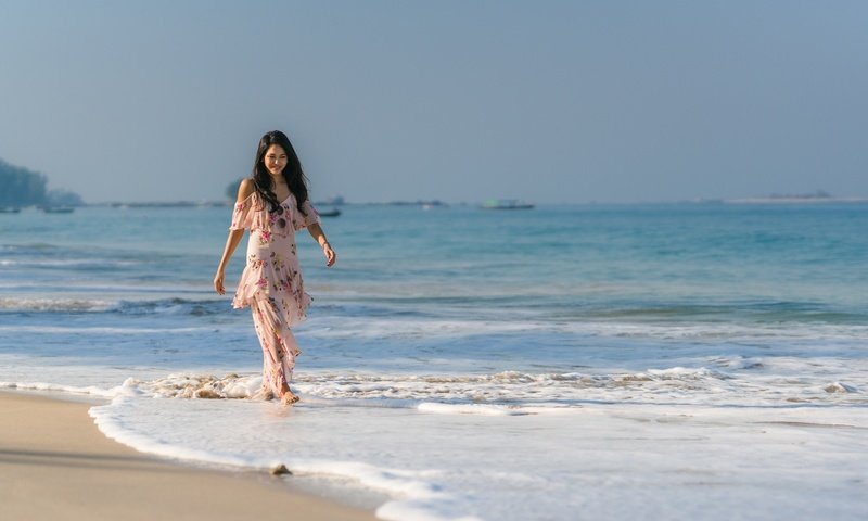 Обои девушка, море, песок, пляж, модель, азиатка, girl, sea, sand, beach, model, asian разрешение 2048x1365 Загрузить