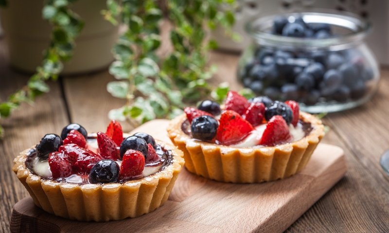 Обои клубника, сладенько, ягоды, тарт, лесные ягоды, крем, черника, сладкое, корзинка, десерт, тарталетка, аппетитная, delicious, strawberry, berries, tart, cream, blueberries, sweet, basket, dessert, tartlet разрешение 5341x3561 Загрузить