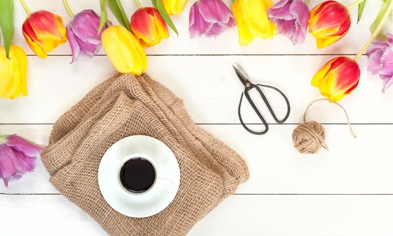Обои цветы, парное, кофе, весенние, красочная, весна, coffee cup, тюльпаны, дерева, красива, тульпаны,  цветы, яркая, flowers, fresh, coffee, colorful, spring, tulips, wood, beautiful, bright разрешение 4278x2831 Загрузить