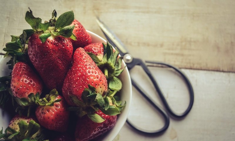 Обои фон, клубника, ягоды, background, strawberry, berries разрешение 2048x1446 Загрузить