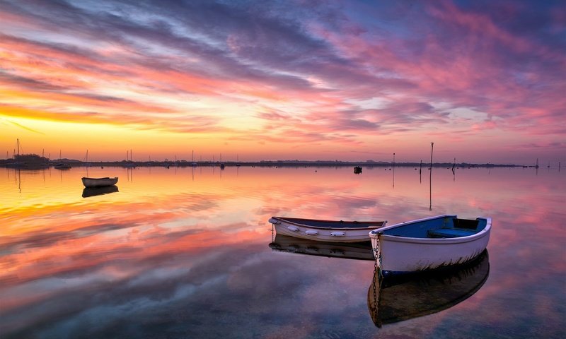 Обои озеро, закат, лодки, lake, sunset, boats разрешение 2048x1235 Загрузить