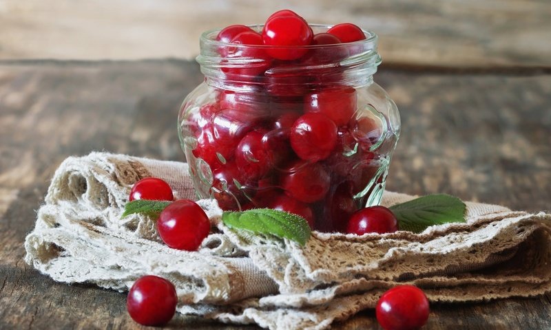 Обои мята, листья, ягоды, вишни, салфетка, банка, mint, leaves, berries, cherry, napkin, bank разрешение 2048x1366 Загрузить