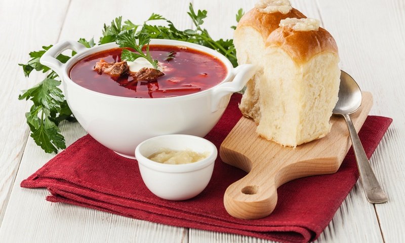 Обои зелень, борщ, сметана, суп, пампушки, greens, soup, sour cream, dumplings разрешение 1920x1242 Загрузить