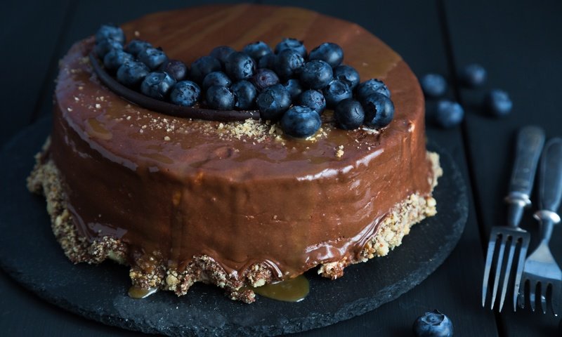 Обои черника, шоколад, сладкое, украшение, торт, крем, blueberries, chocolate, sweet, decoration, cake, cream разрешение 5760x3840 Загрузить