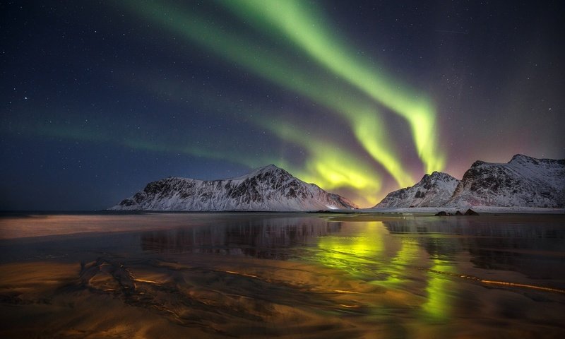 Обои ночь, горы, отражение, северное сияние, норвегия, night, mountains, reflection, northern lights, norway разрешение 2000x1333 Загрузить
