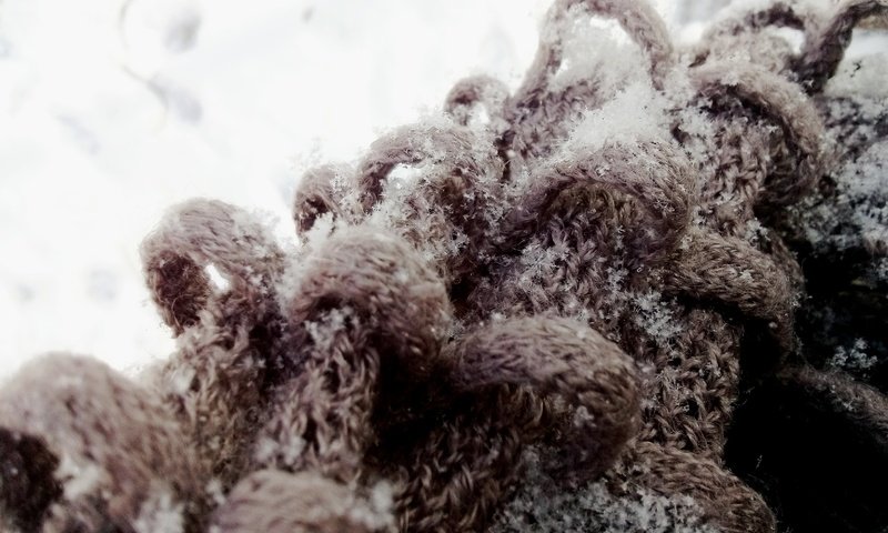 Обои снег, зима, макро, шарф, snow, winter, macro, scarf разрешение 3264x2448 Загрузить
