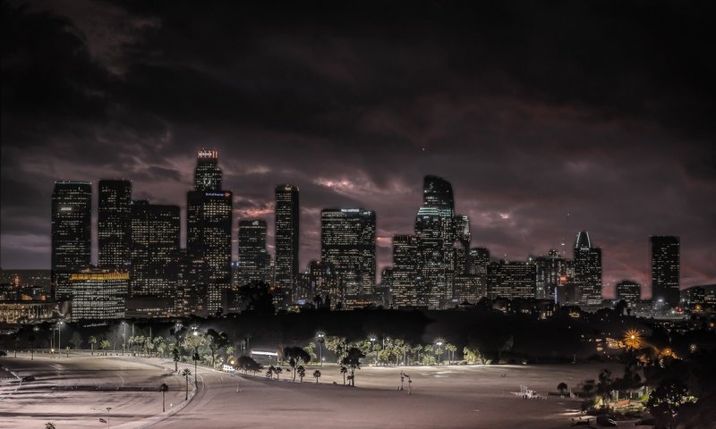 Обои ночь, огни, дома, сша, лос-анджелес, night, lights, home, usa, los angeles разрешение 2048x1264 Загрузить