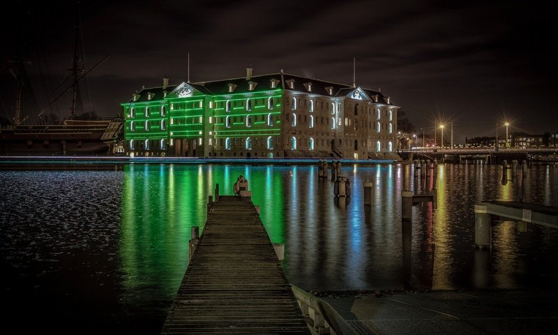 Обои ночь, огни, нидерланды, амстердам, музей судноплавства, night, lights, netherlands, amsterdam, museum sudnoplavstva разрешение 2048x1365 Загрузить